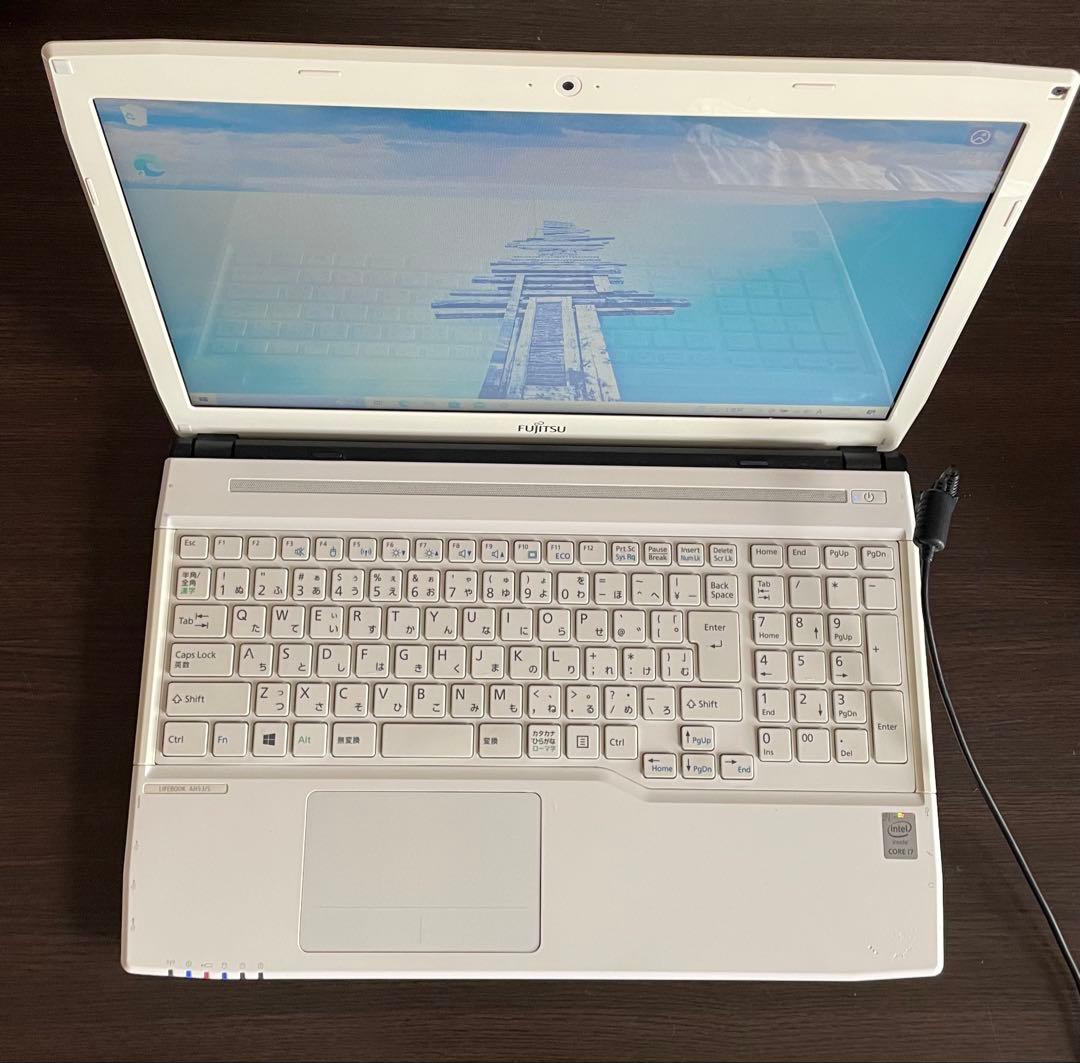 Fujitsu LIFEBOOK 15.6インチ ホワイト AH53/U