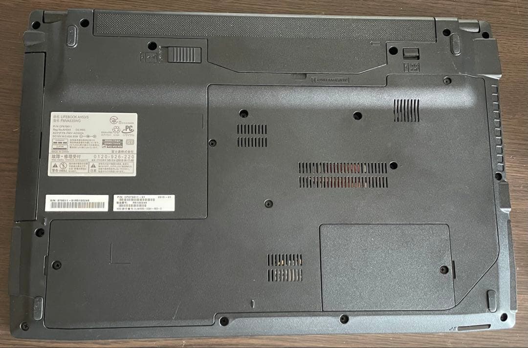 Fujitsu LIFEBOOK 15.6インチ ホワイト AH53/U