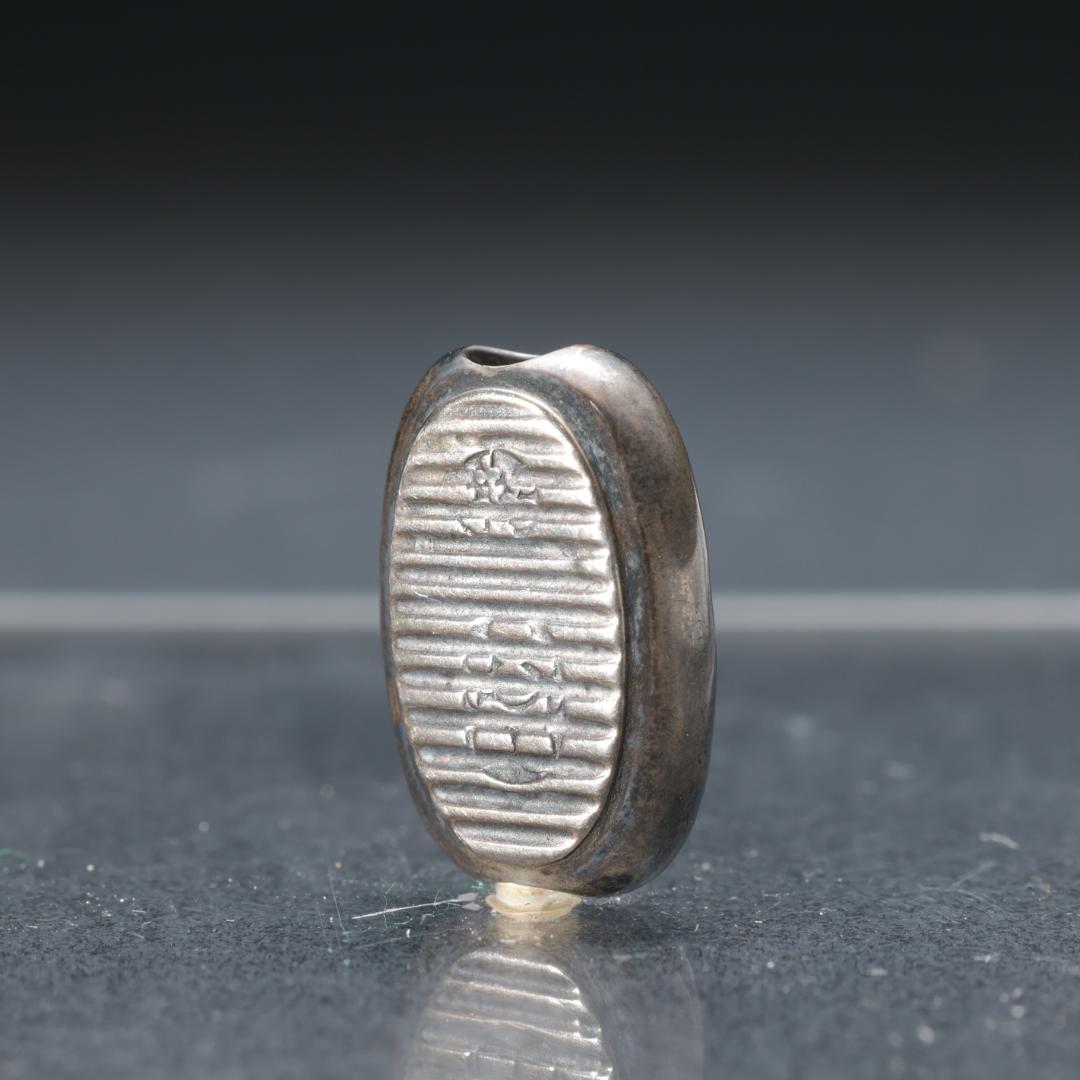 緒締め玉　楕円形　小判　銀製　骨董　胴乱　印籠 　R1455