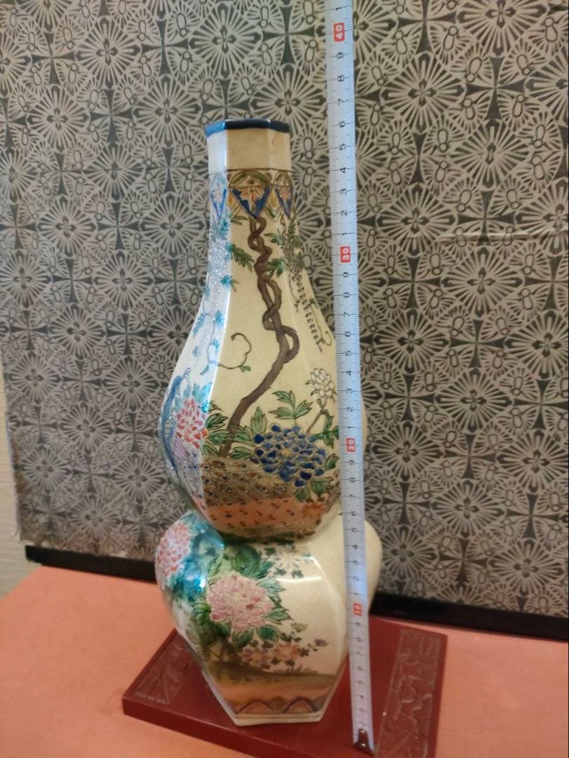 薩摩焼 沈壽官作 大花入 花に孔雀の図