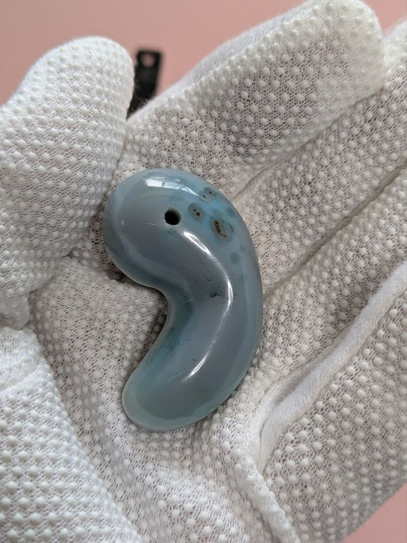 天然石 【津軽錦石】の【ビッグサイズ】の 勾玉です。宜しくお願い致します。