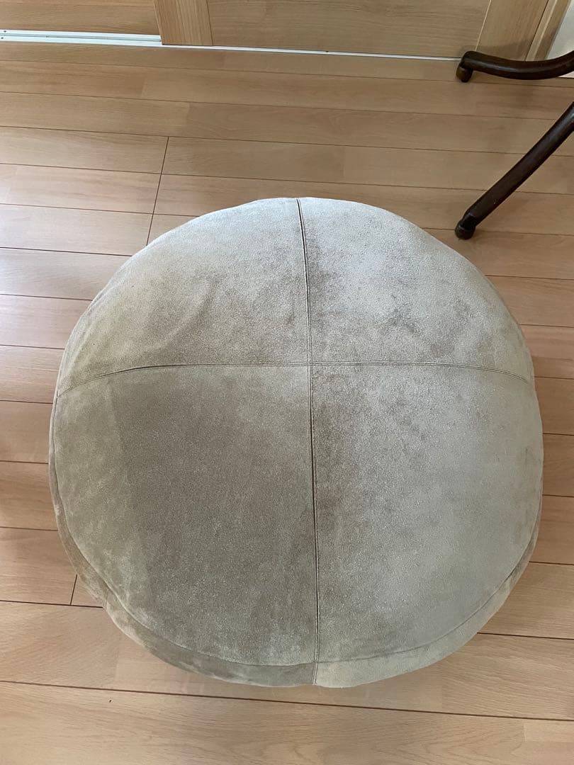 芦屋ブランドジュリエ購入　革張りプフ