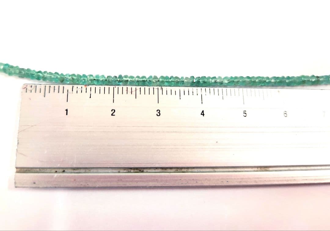 エメラルド　カット41㎝　ハンドメイド材料　ビーズ