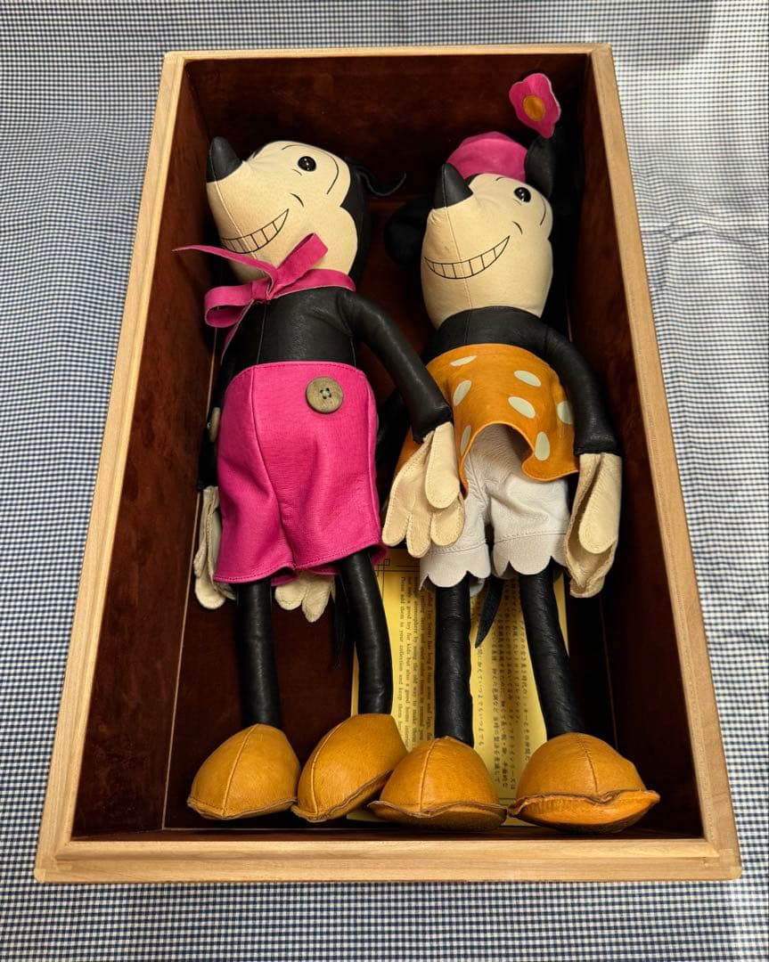 ヤングエポック社のレザー製ミッキーマウスとミニーマウスのぬいぐるみ セット