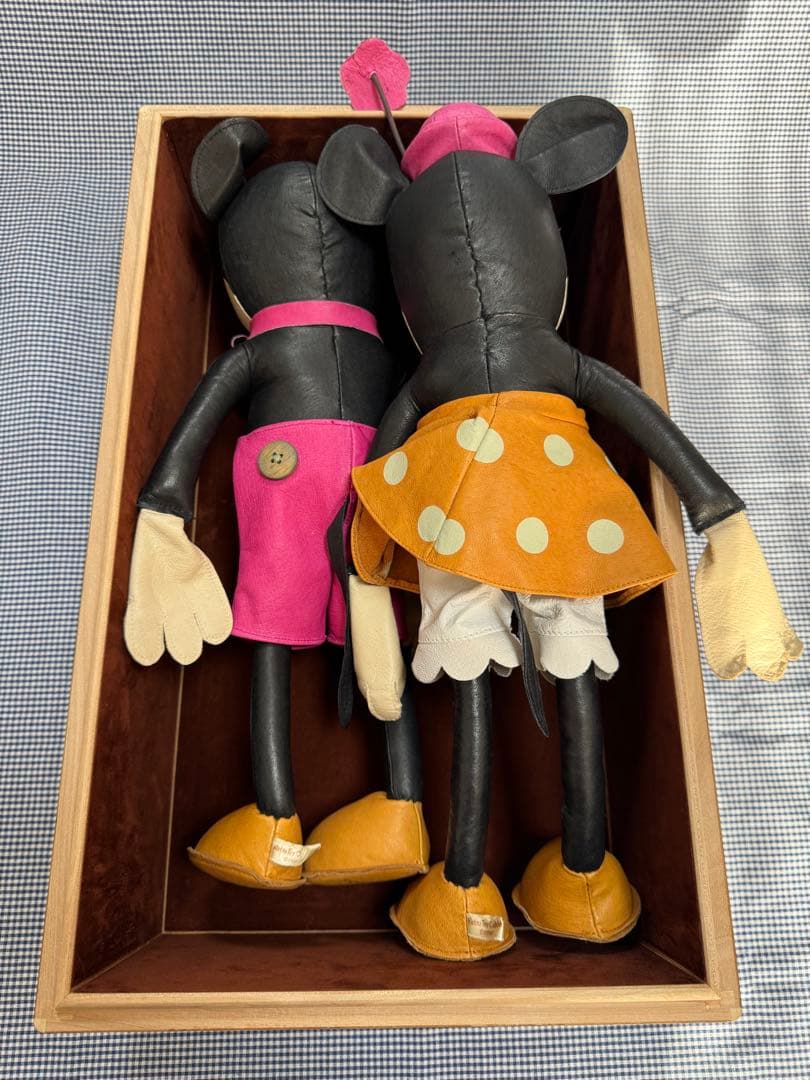 ヤングエポック社のレザー製ミッキーマウスとミニーマウスのぬいぐるみ セット