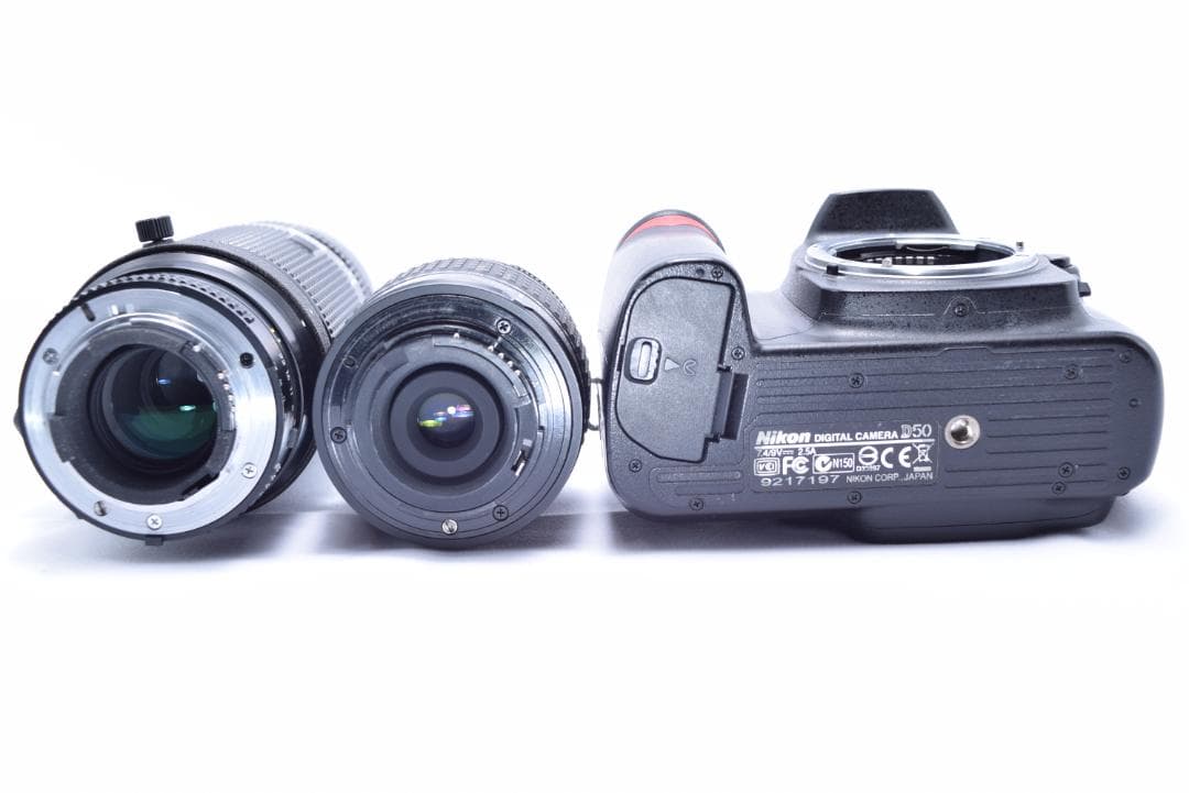③Nikon D50 Ｗレンズセット　携帯バック、おまけ付き