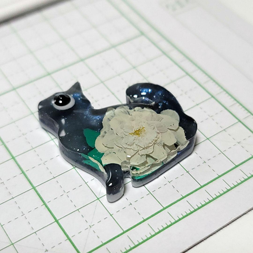 カヤ　　☪︎⋆☽様お取り置き　2/25まで　猫　レジンヘアゴム　ネイビー　花