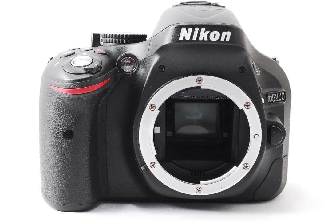 ✨低ショット数✨美品 Nikon D5200 標準レンズ スマホ転送 一眼レフ
