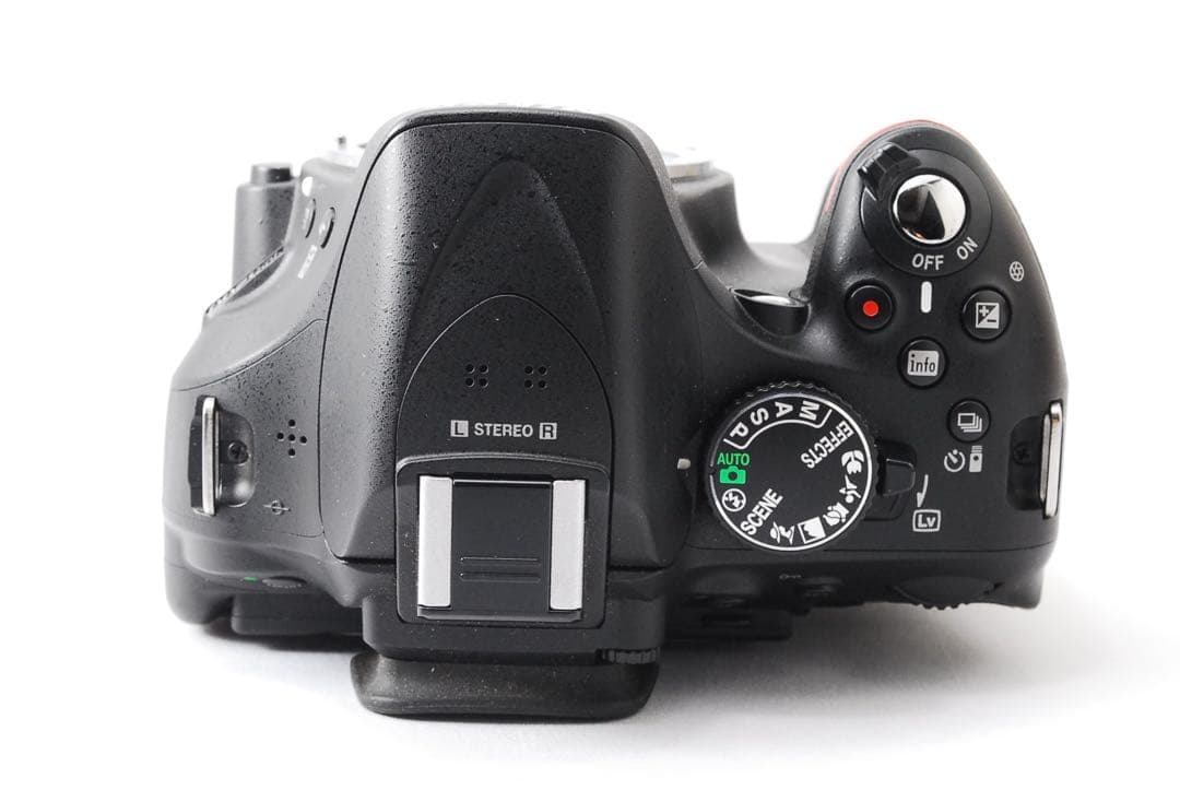 ✨低ショット数✨美品 Nikon D5200 標準レンズ スマホ転送 一眼レフ