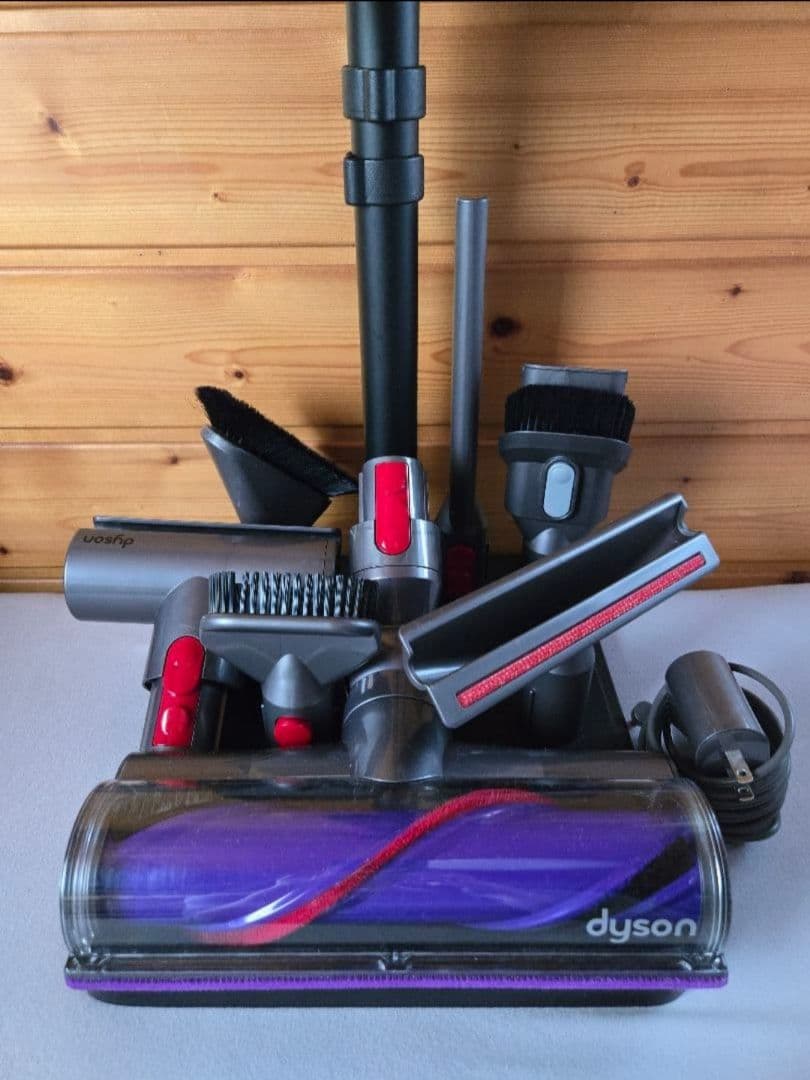 ★Dyson スティッククリーナー 本体+多機能アタッチメント+スタンド