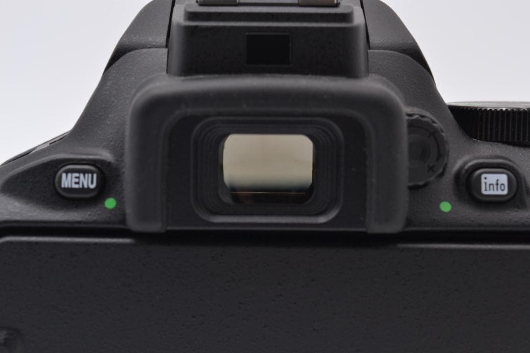 ■ ほぼ新品・S数極少 ■ ニコン　Nikon D5600 ダブルズームキット