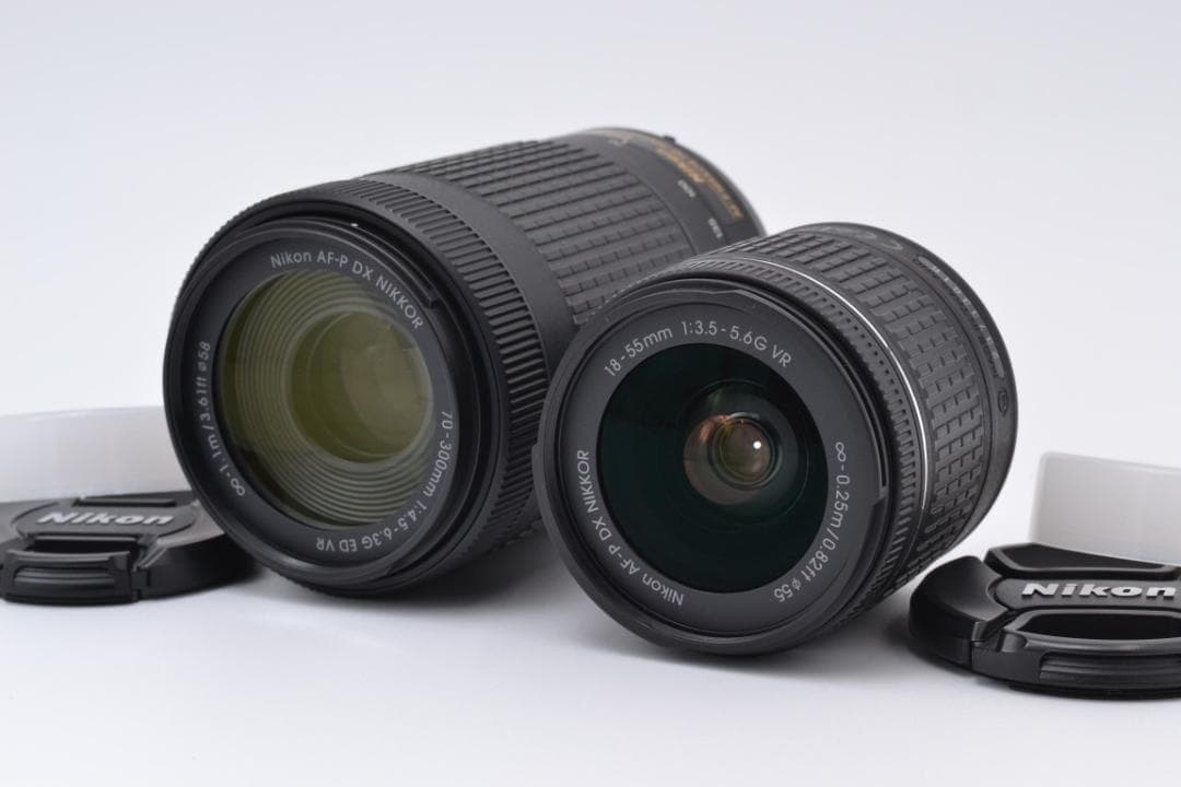 ■ ほぼ新品・S数極少 ■ ニコン　Nikon D5600 ダブルズームキット