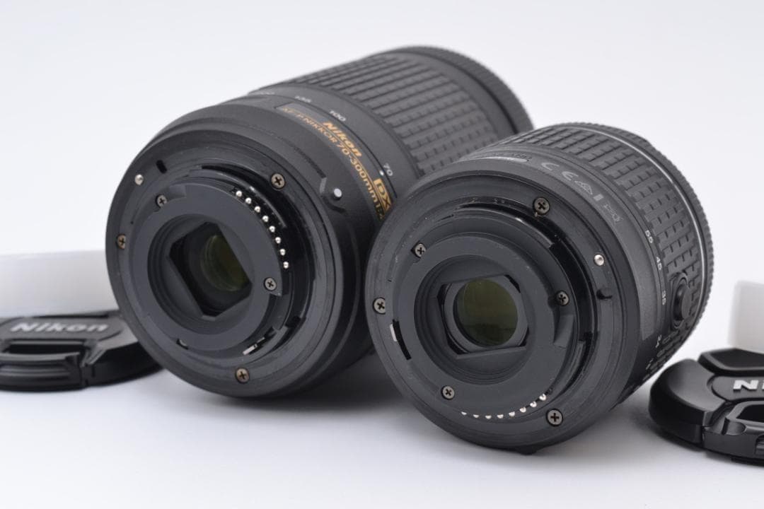 ■ ほぼ新品・S数極少 ■ ニコン　Nikon D5600 ダブルズームキット