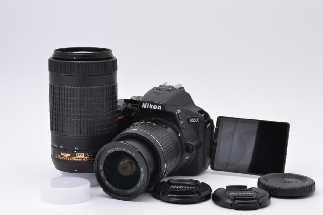 ■ ほぼ新品・S数極少 ■ ニコン　Nikon D5600 ダブルズームキット
