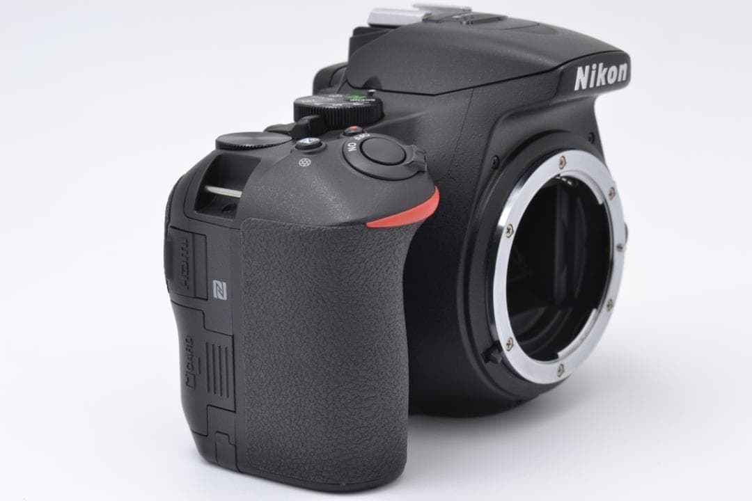 ■ ほぼ新品・S数極少 ■ ニコン　Nikon D5600 ダブルズームキット