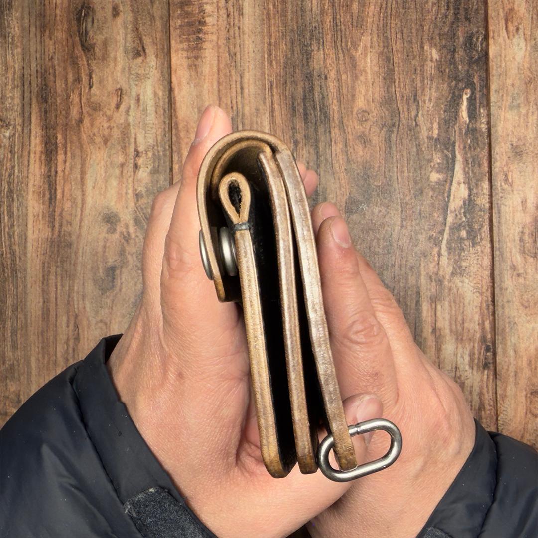 マリアム・ホースバット｜茶芯ブラック｜クラシカル・トラッカーウォレット