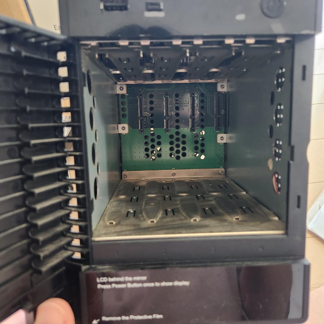 NETGEAR ReadyNAS 104 4ベイ NAS 3TBx4　その②