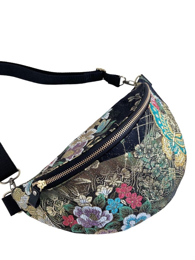 帯リメイクバッグ　ボディバッグ 蝶と四季の花々 ショルダーバッグ 右側に蝶々