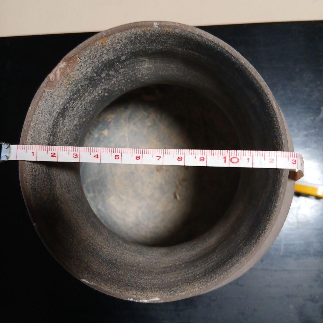 須恵器・首に楔紋のある黒い壺