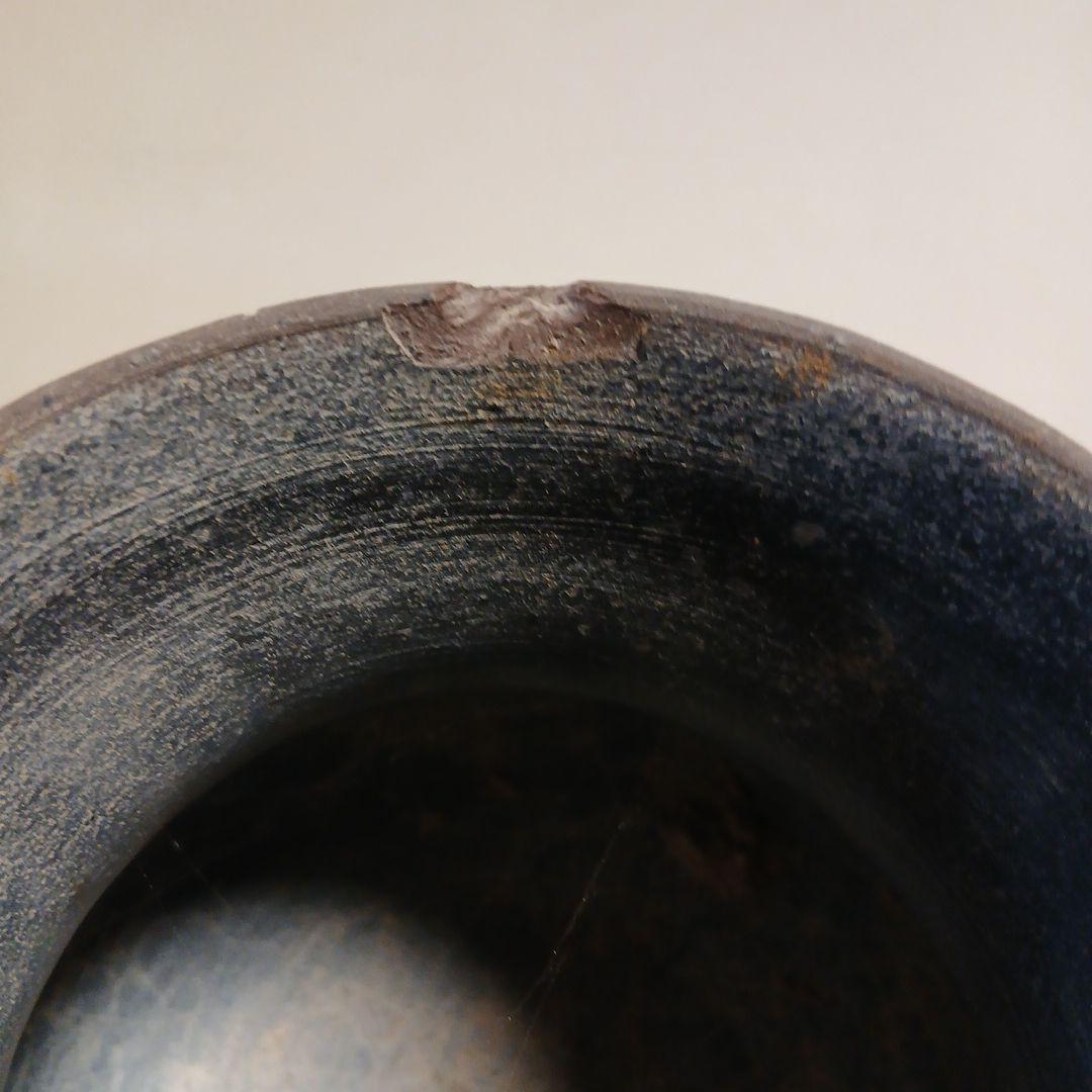 須恵器・首に楔紋のある黒い壺