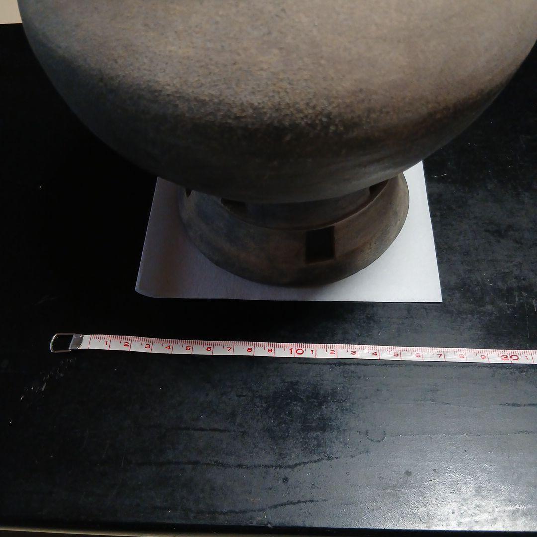 須恵器・首に楔紋のある黒い壺