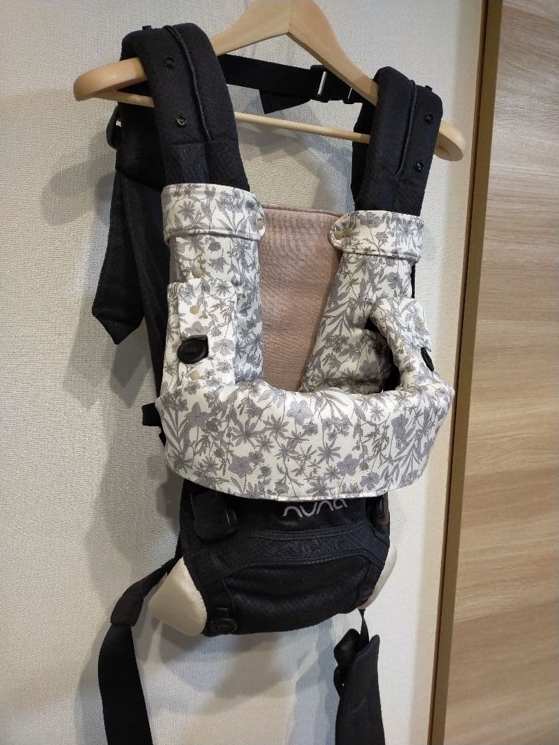 ありちゃん様♡オーダー　抱っこ紐　ヌナカドルクリック　よだれカバー