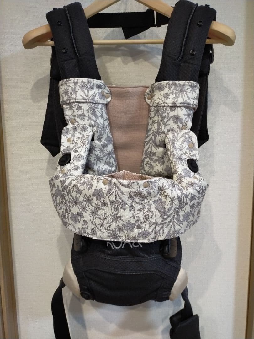 ありちゃん様♡オーダー　抱っこ紐　ヌナカドルクリック　よだれカバー