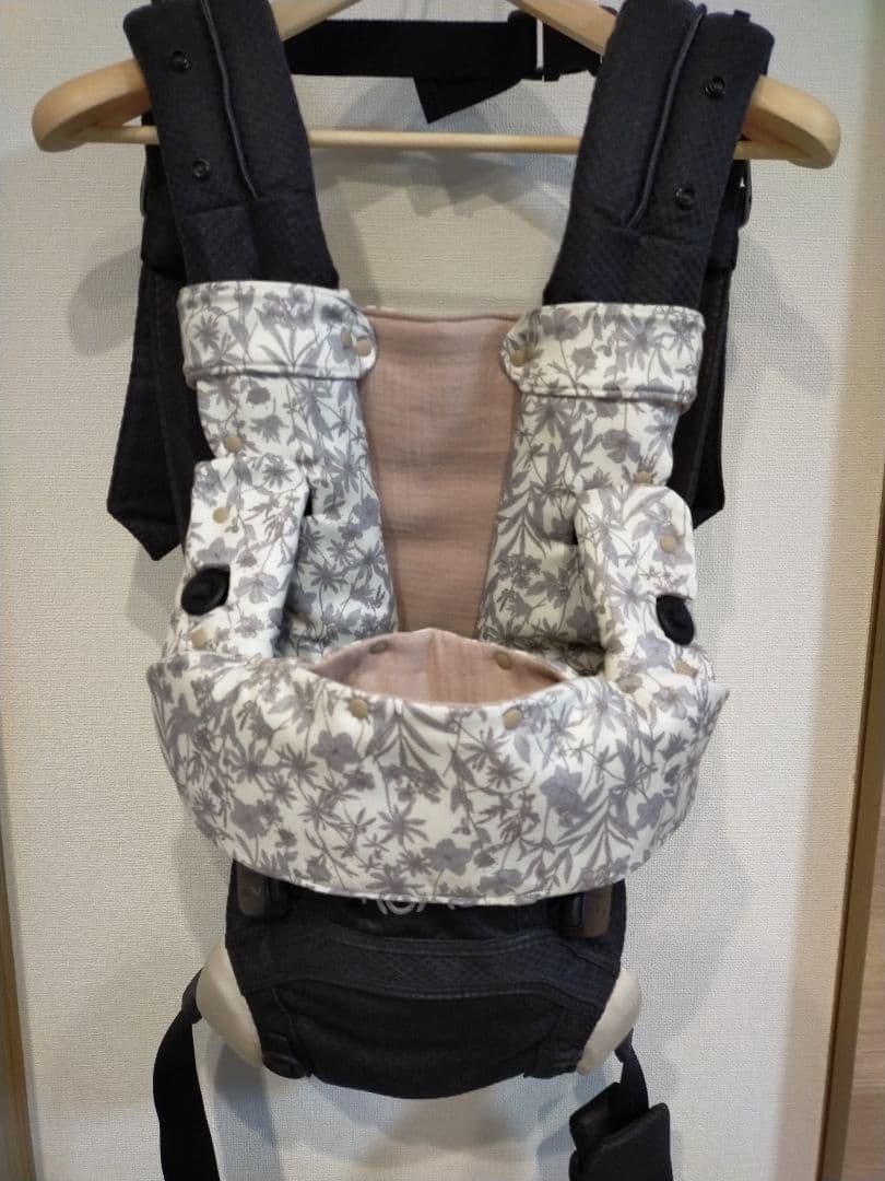 ありちゃん様♡オーダー　抱っこ紐　ヌナカドルクリック　よだれカバー