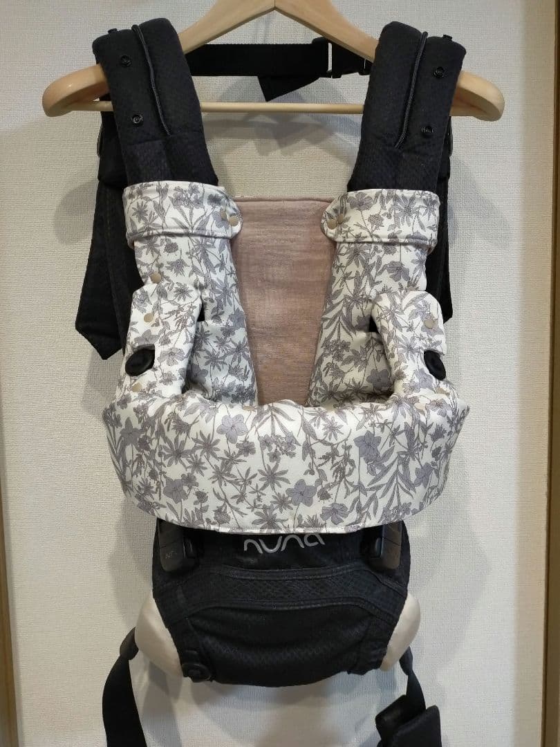 ありちゃん様♡オーダー　抱っこ紐　ヌナカドルクリック　よだれカバー