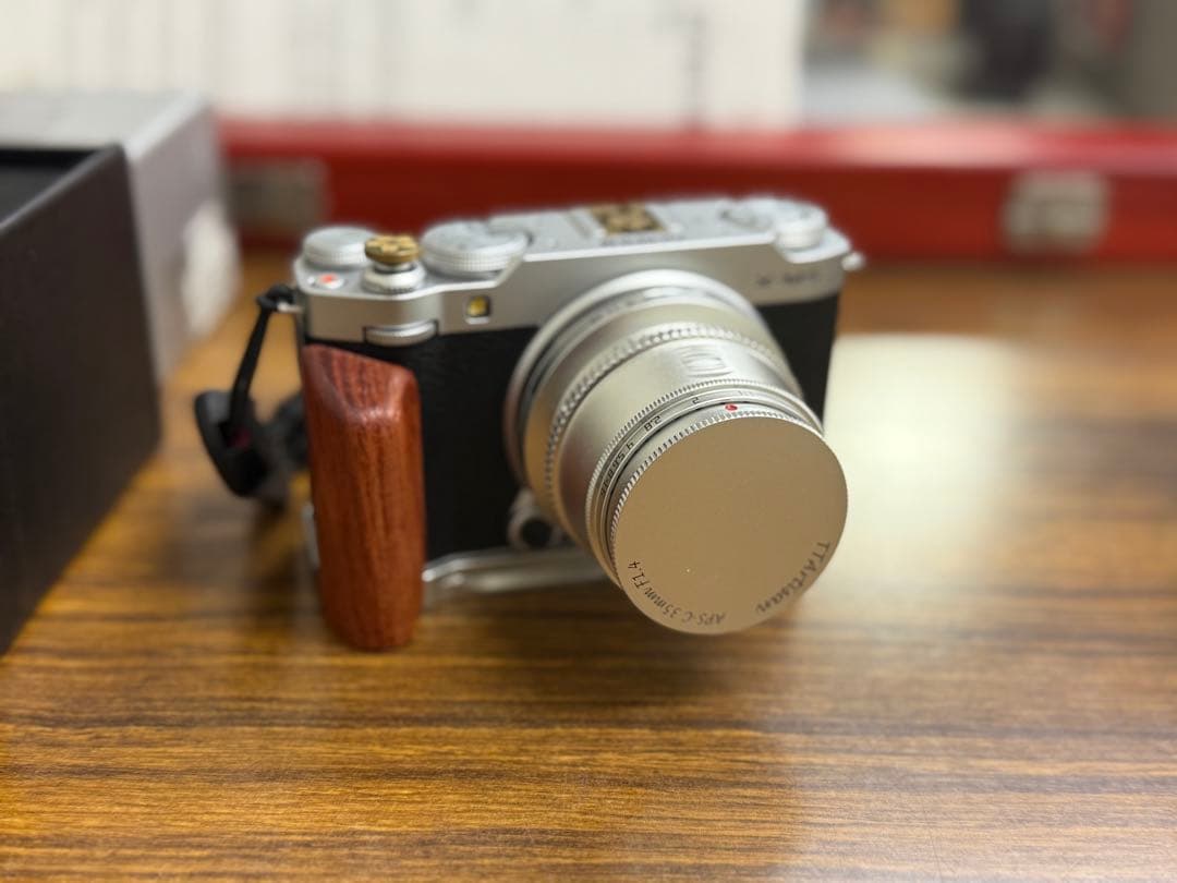 TTArtisan 35mm f/1.4 シルバー レンズ