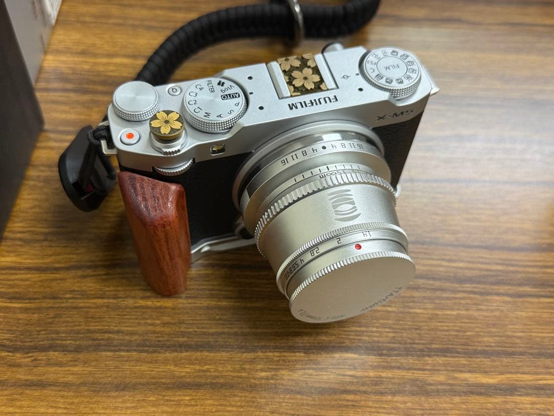 TTArtisan 35mm f/1.4 シルバー レンズ