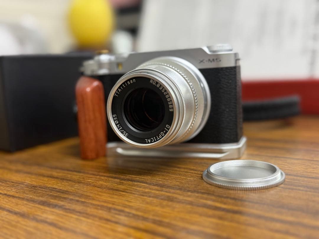 TTArtisan 35mm f/1.4 シルバー レンズ