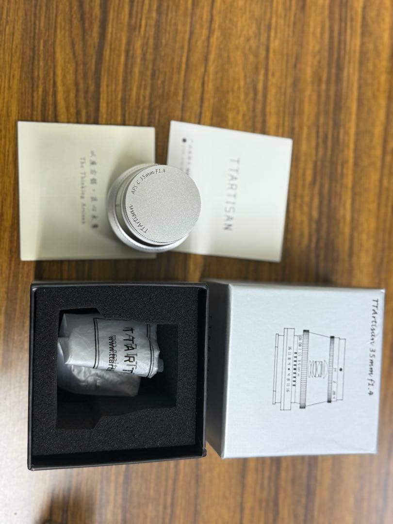 TTArtisan 35mm f/1.4 シルバー レンズ