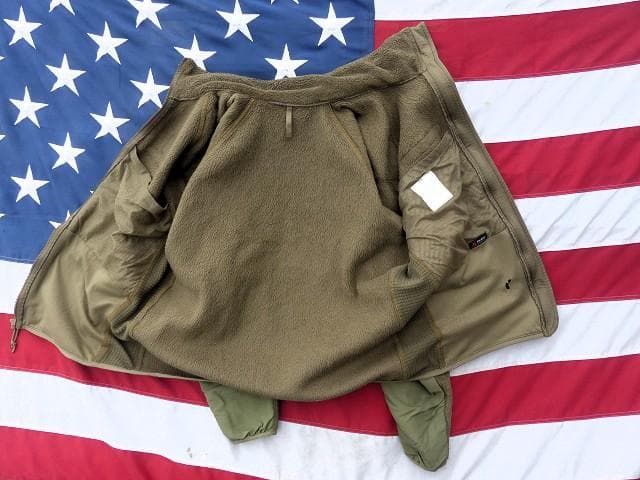 米軍実物　ポーラテックフリースジャケット　L-R　コヨーテ　ECWCS　162