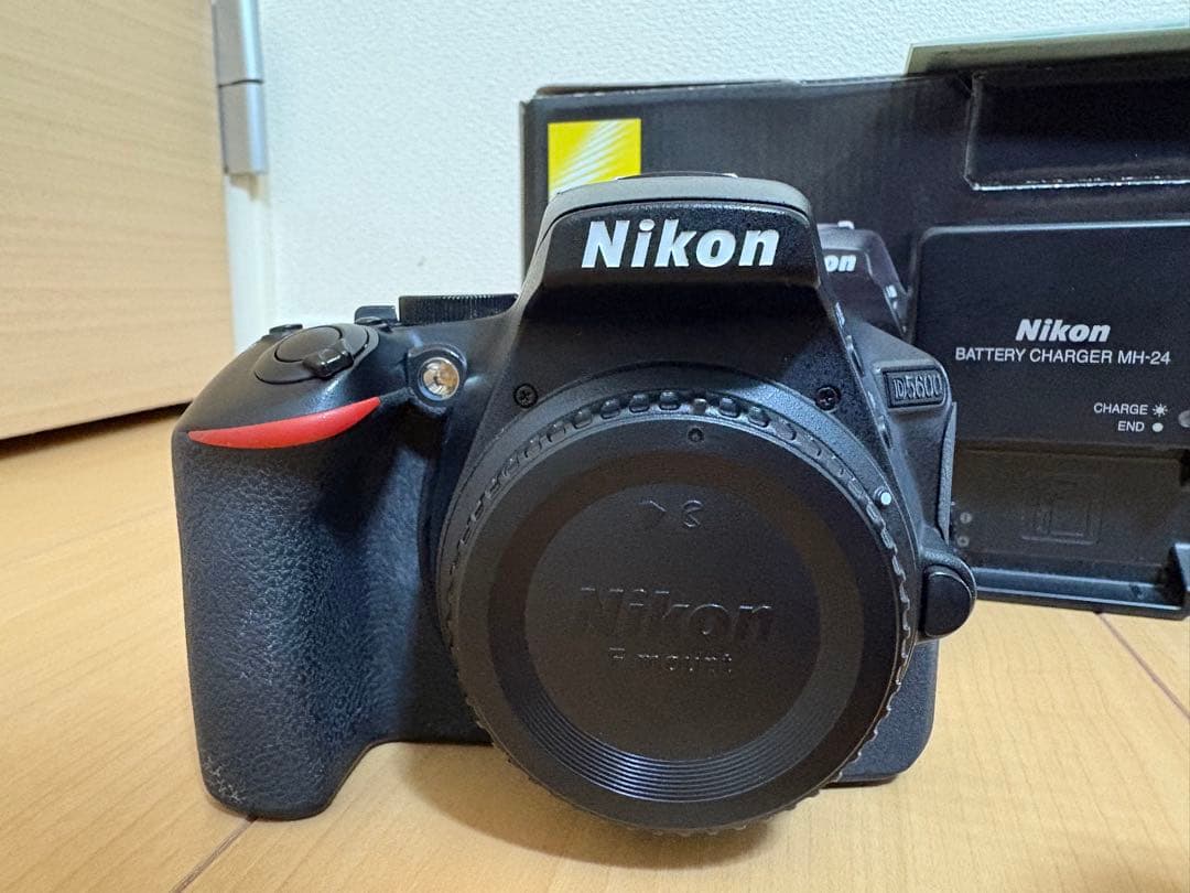Nikon D5600 70-300mm バッテリー×2 チャージャー SD 等
