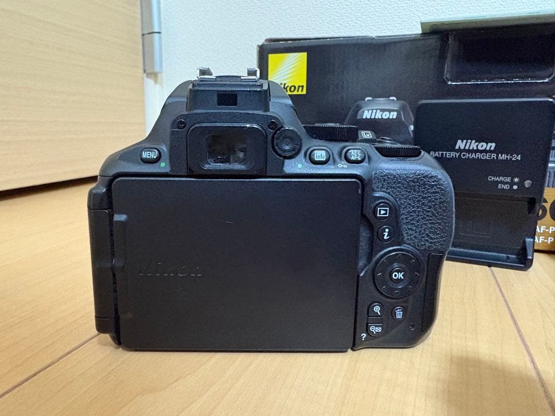 Nikon D5600 70-300mm バッテリー×2 チャージャー SD 等