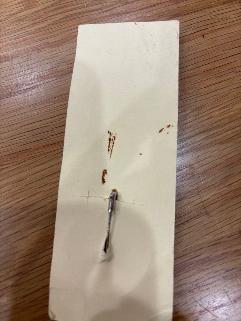 ビートルズ ギター型ブローチ