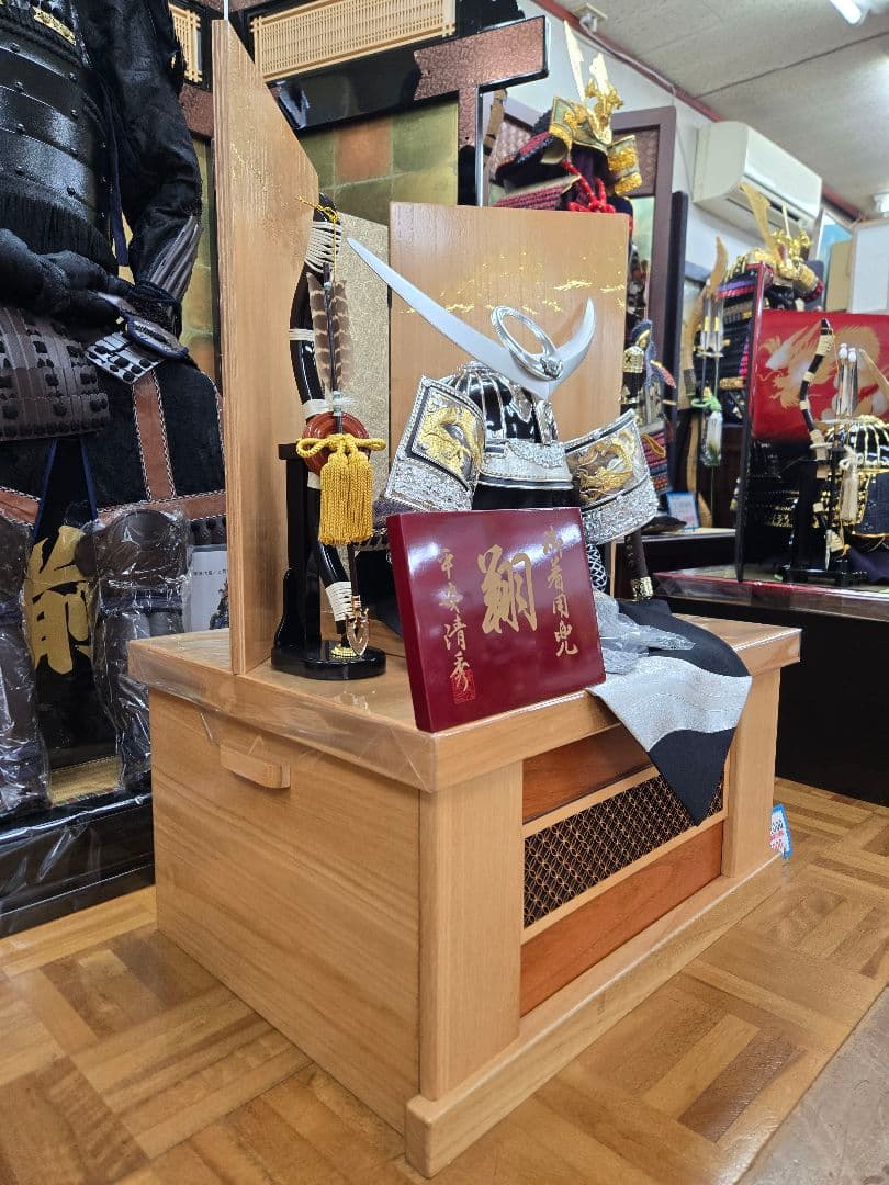 【一点限り】五月人形　兜　上杉謙信　収納飾り　子供着用可　S30