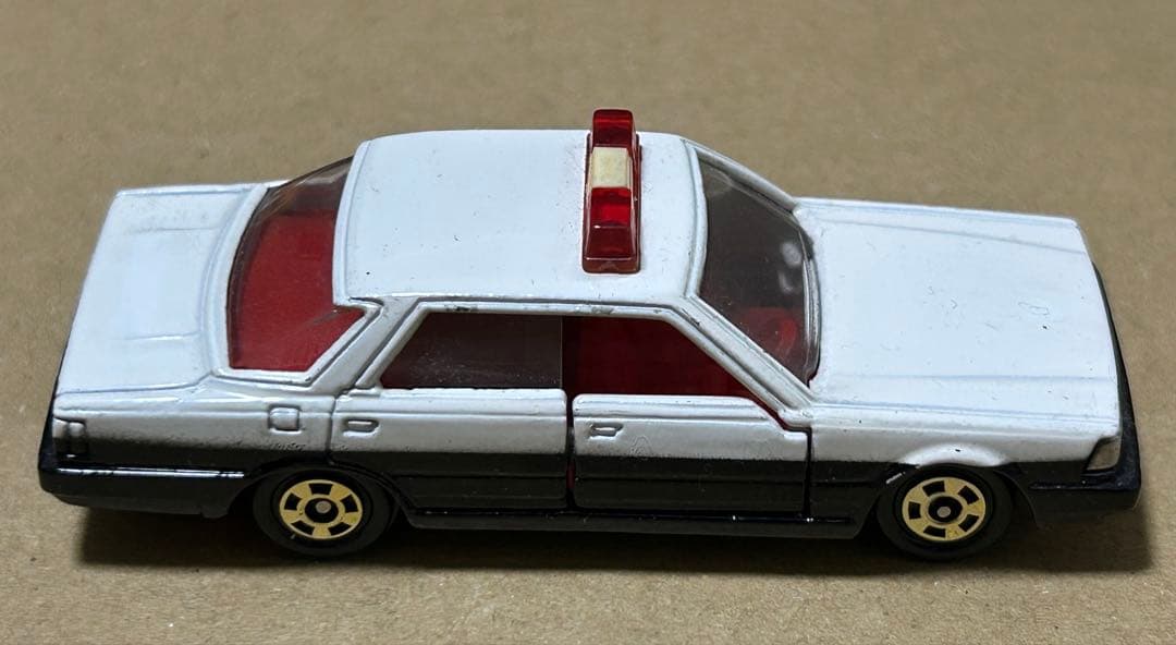 日本製 トミカ ニッサン セドリック 4ドアハードトップ 2台セット Y30