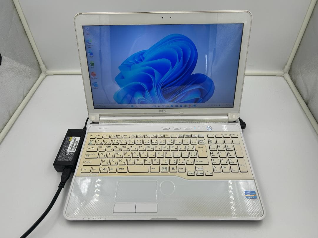 ノートパソコン windows11 オフィス付き core i7 AH53/KW