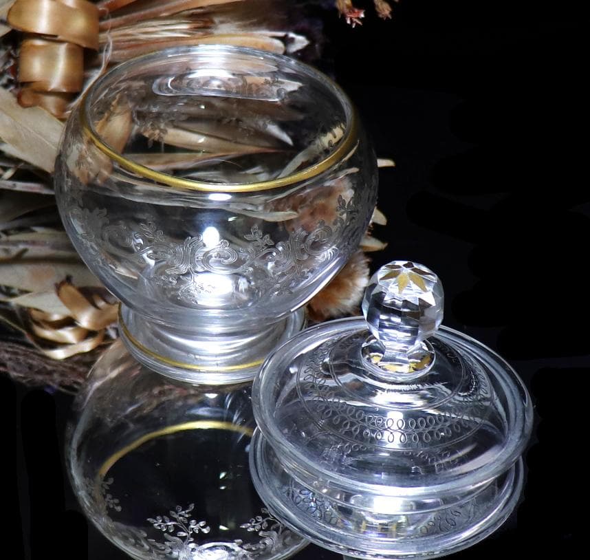 オールド・バカラ 1900年 金彩エッチング 花つなぎ文蓋物 イバラ 小物入れ