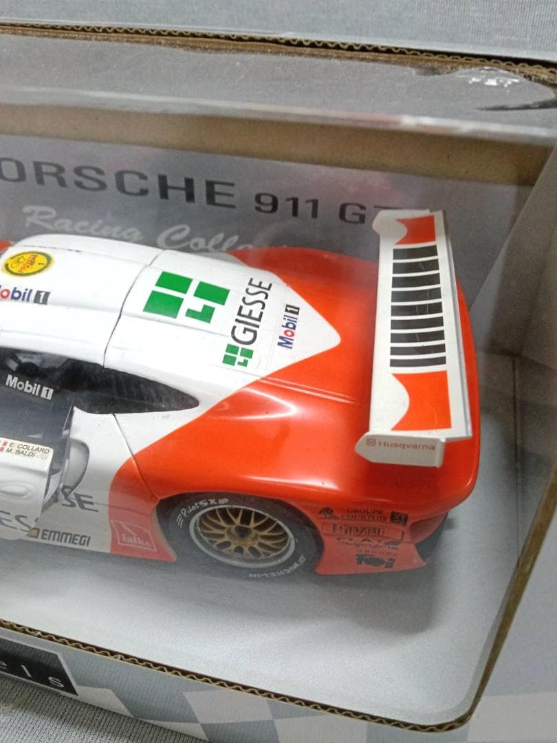 ポルシェ Porsche 911 GT1 1/18 UT モデル