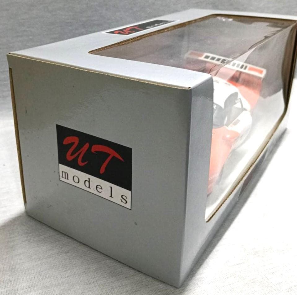 ポルシェ Porsche 911 GT1 1/18 UT モデル
