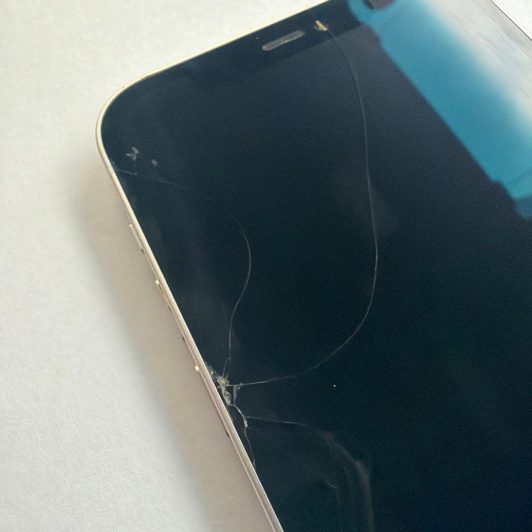 Apple iPhone 11 ホワイト 画面ひびあり