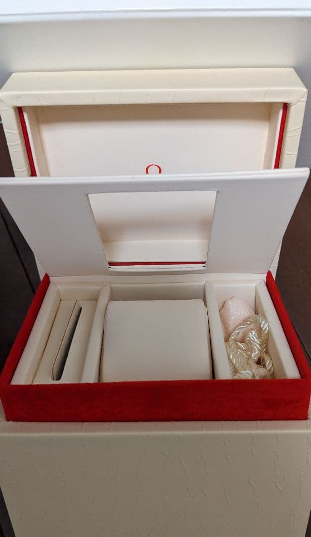 OMEGA ギフトボックス リボン付き 空箱 腕時計 ウォッチケース BOX