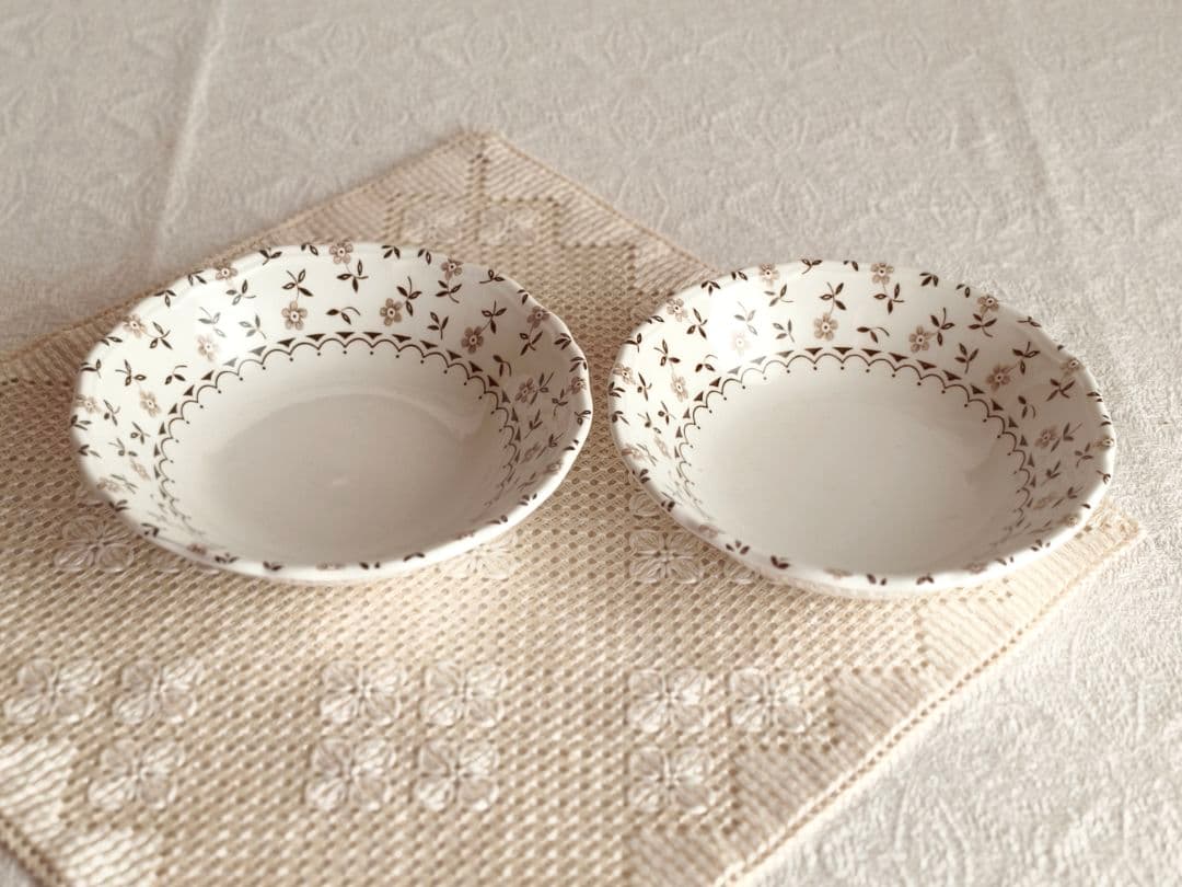 * vintage plate ❀ 優しい 小花柄の 深皿 b