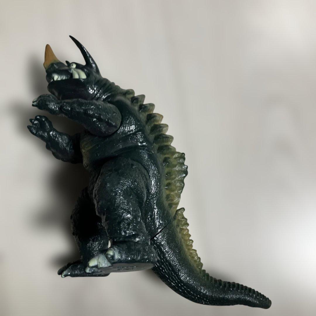 ネロンガ　中国バンダイ？サンプル？　ソフビ