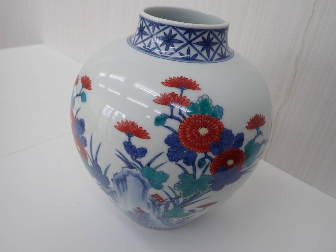 人間国宝　13代 今泉今右衛門 作　色鍋島岩菊絵花瓶 壺 花器　共箱 木箱入りa