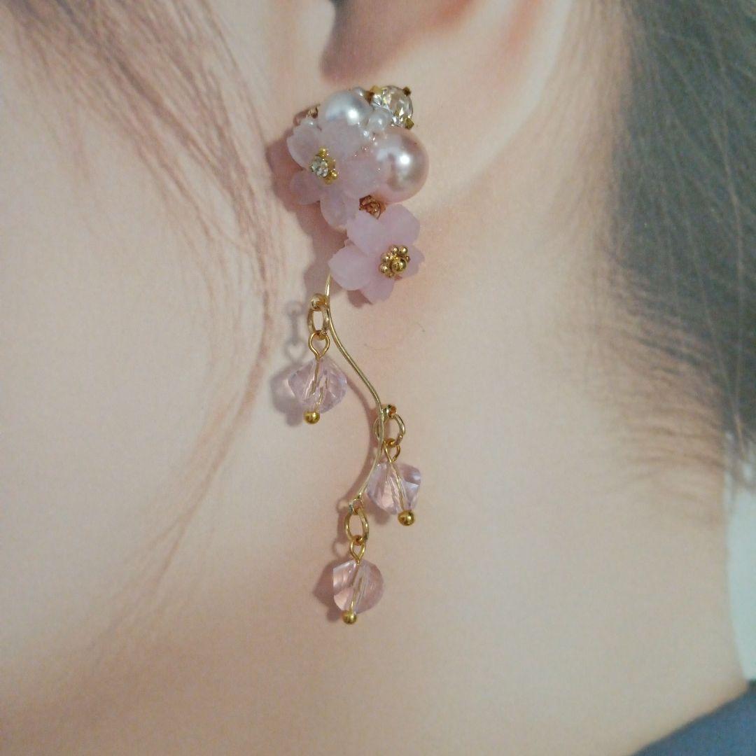 ♡ハンドメイド♡ビジューピアスorイヤリング№300桜