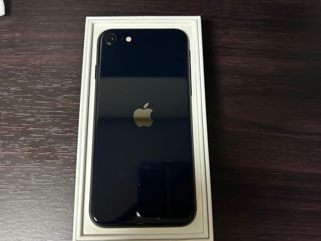 iphone se 2世代　64GB
